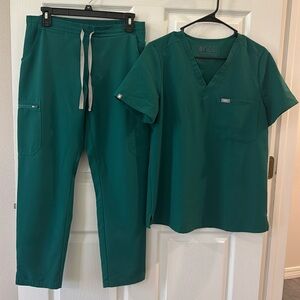 Figs set. Women’s top size medium. Women’s pants small/petite.
